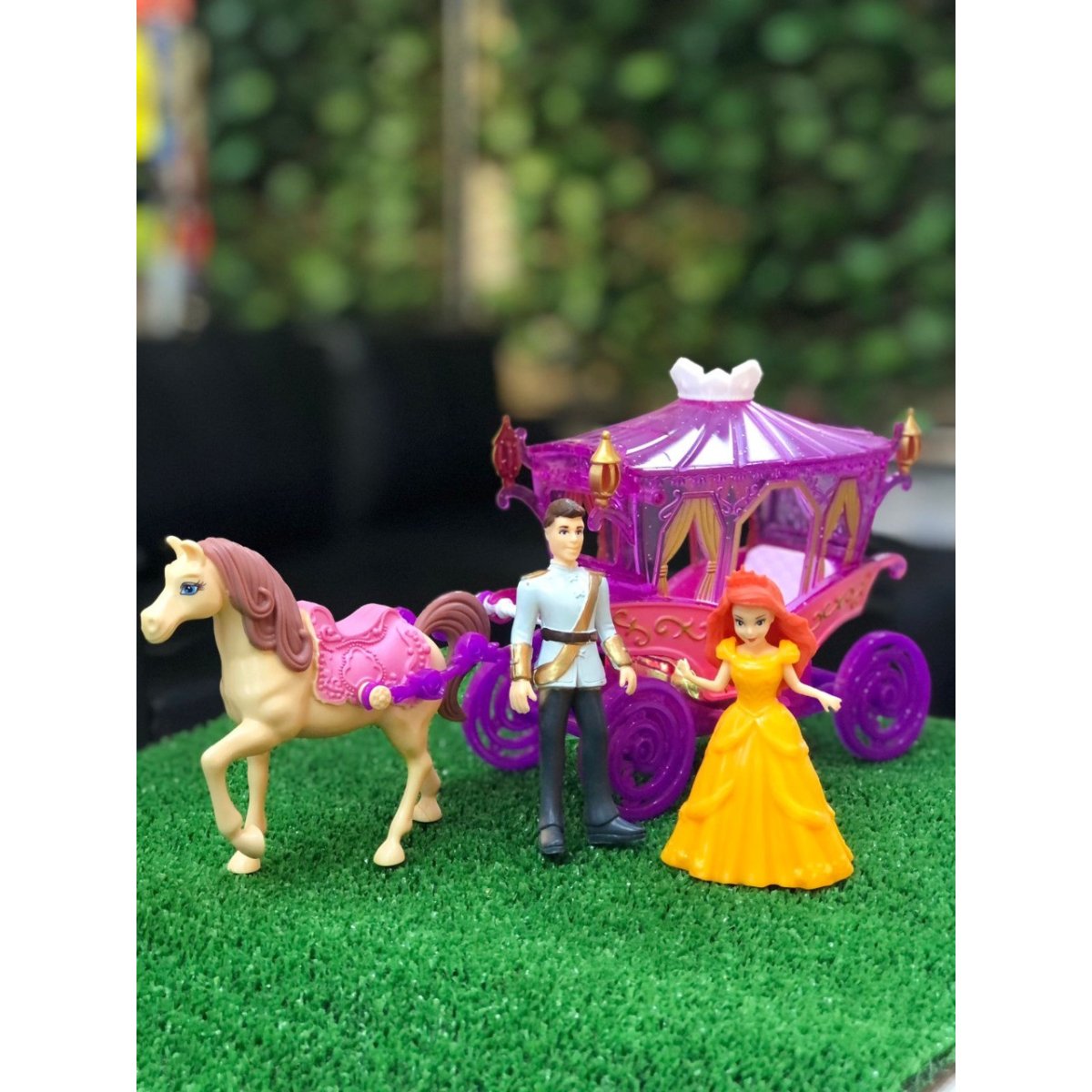 Carruaje con caballo de juguete para niñ